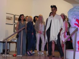 Fashion Show in der Contemplor Galerie Wien am 16. 03. 2024